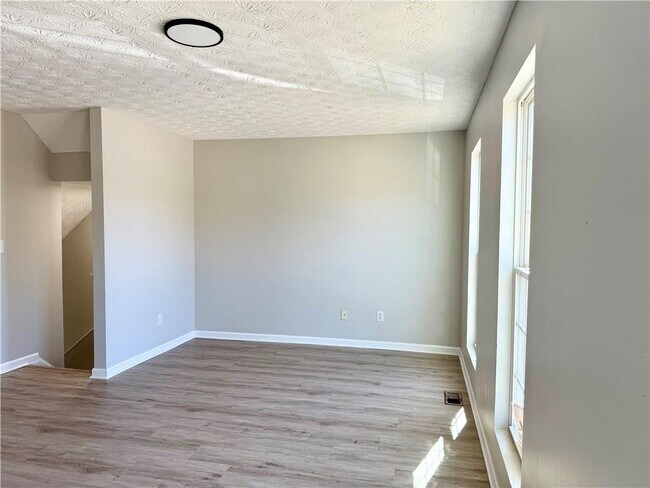 Building Photo - 1708 Redan E