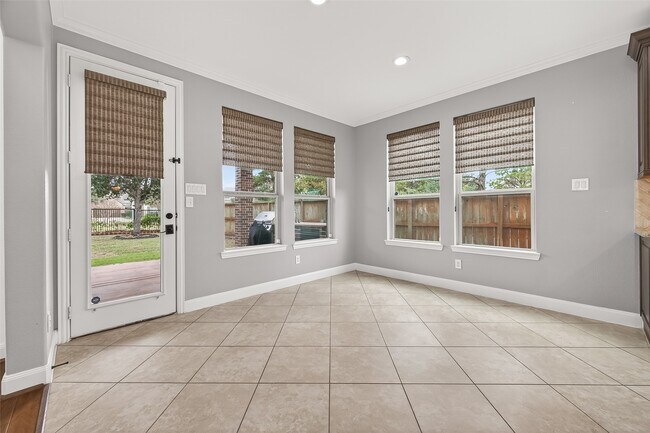 Building Photo - 2727 Carriage Hollow Ln