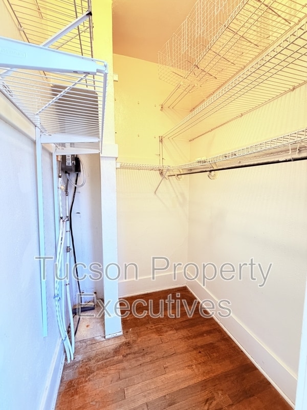 Building Photo - 722 E Drachman St