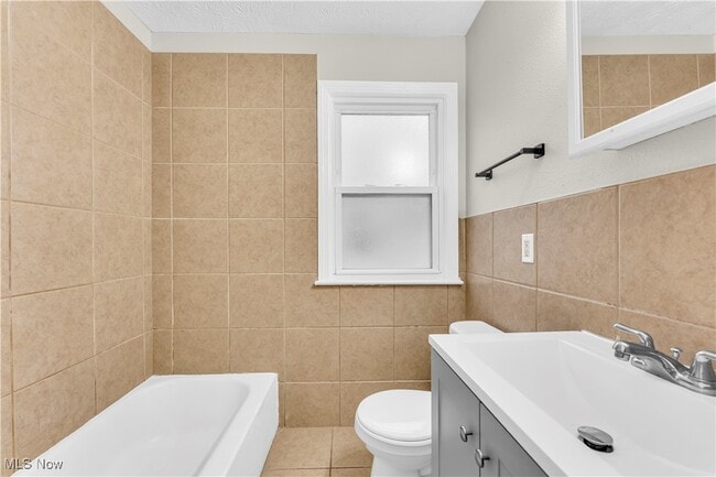 Building Photo - 498 E 250th St