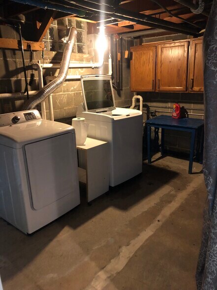 Laundary room - 4119 N Newhall St