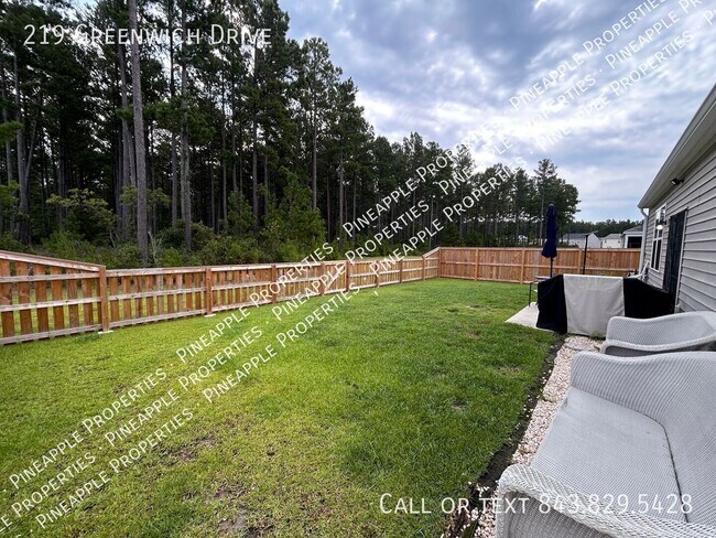 Building Photo - 219 Greenwich Dr