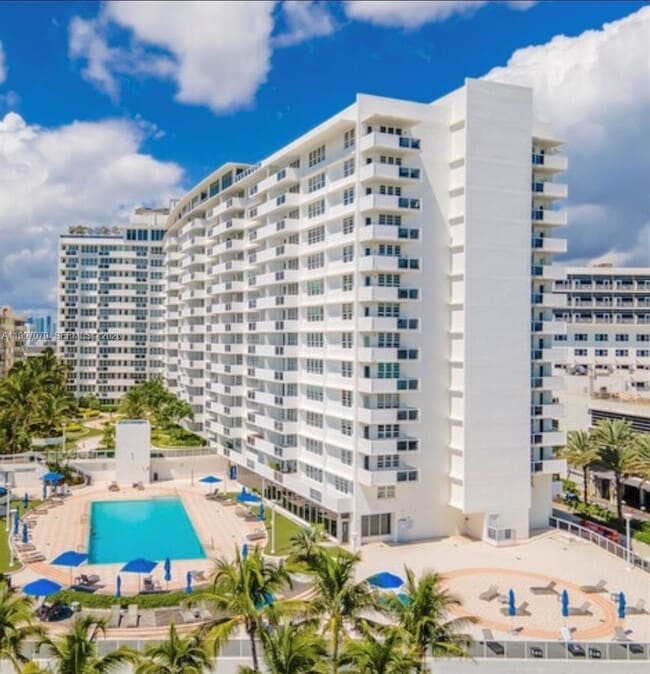 Building Photo - 100 Lincoln Rd