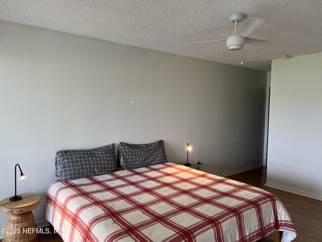 Building Photo - 7 Cove Rd