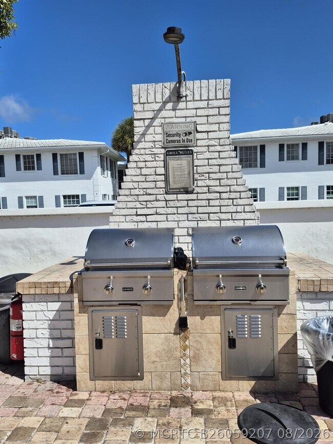 Building Photo - 2260 NE 67th St