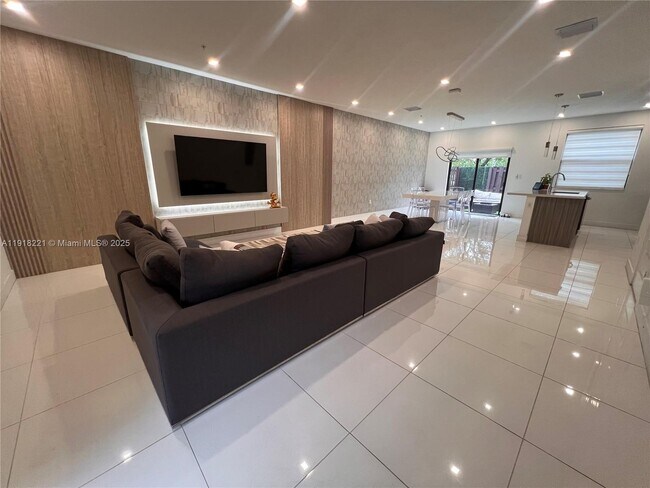 Building Photo - 10431 NW 82nd St