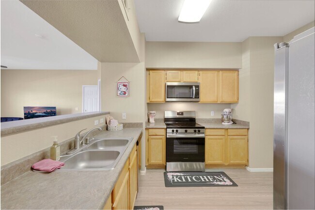 Building Photo - Bright Ground-Floor Condo in Gated Traverse Point with Pool & Spa Amenities