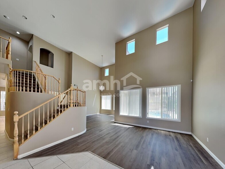 Building Photo - 10820 Canisteo St