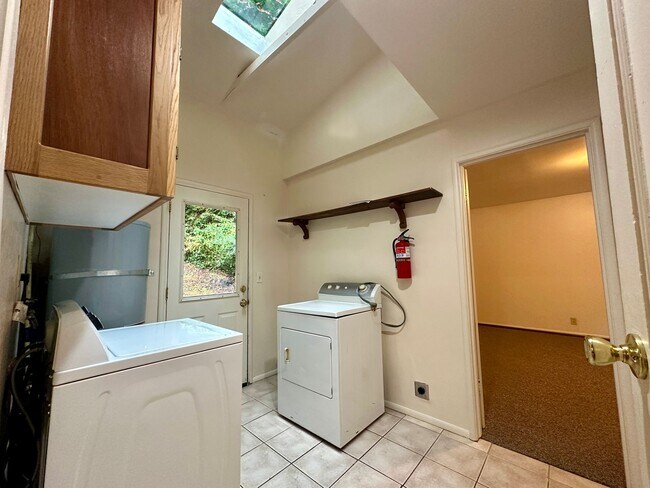 Building Photo - Spacious 4-Bedroom Home with Bonus Room in...