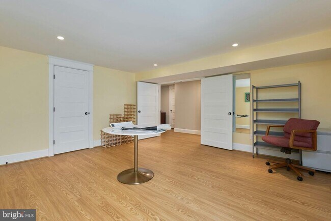 Building Photo - 1243 N Stuart St
