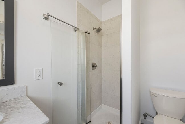 Building Photo - 1960 Pierce St