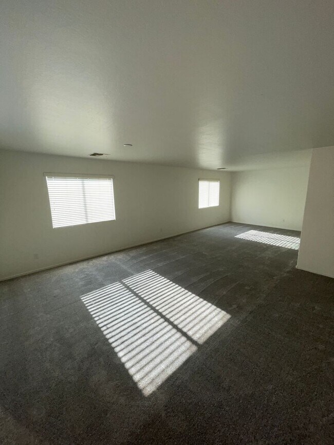 Building Photo - 5707 S 31st Dr