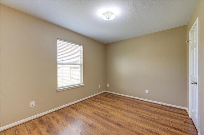 Building Photo - 6814 Manor Terrace Ln