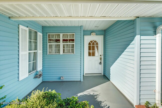 Building Photo - 405 Lexington Dr