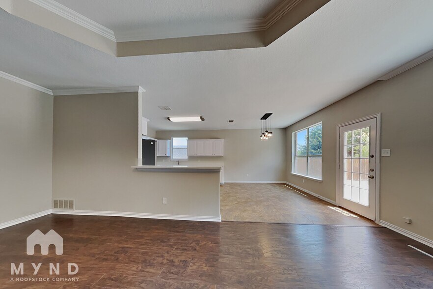 Building Photo - 2213 Creek Side Dr