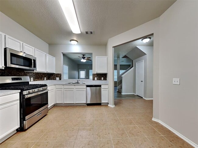 Building Photo - 6255 Gillian Park Dr