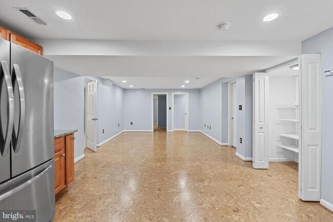 Building Photo - 5937 Avon Dr