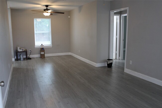 Building Photo - 5305 Southlea St