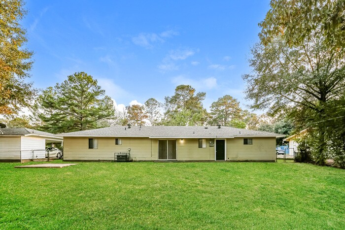Building Photo - 258 Melrose Dr