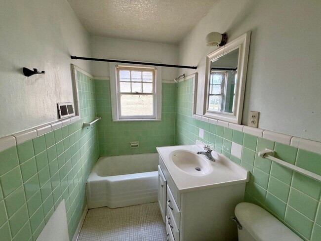 Building Photo - 3 Bedroom and 1 Bathroom Home for rent in Shawnee