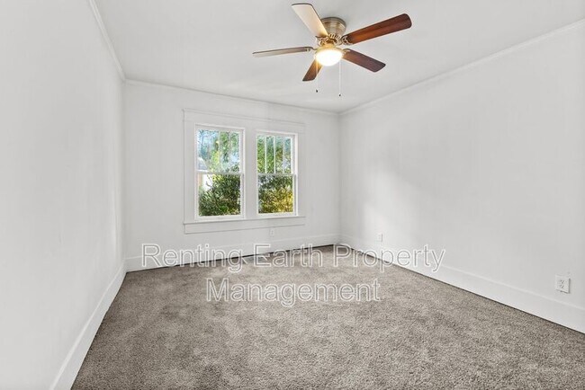 Building Photo - 1736 Mountain Dr