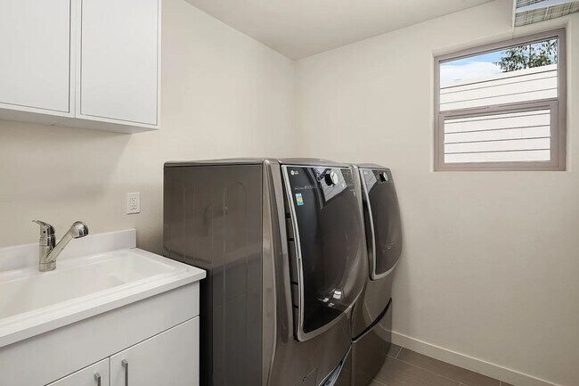 Building Photo - Maple Leaf - Northgate Home