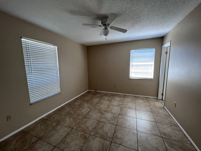 Building Photo - 2/2 In East Orlando