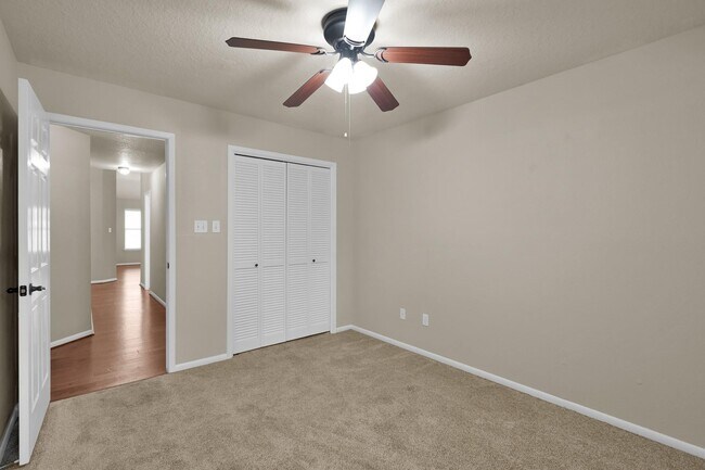 Building Photo - 3030 Hemingway Dr