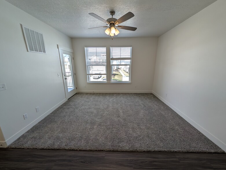 Building Photo - 3993 W Big Horn Dr