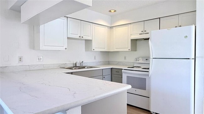 Building Photo - 810 Seminole Ave