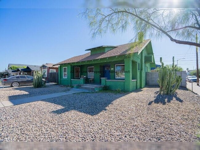 Building Photo - 1001 E Garfield St