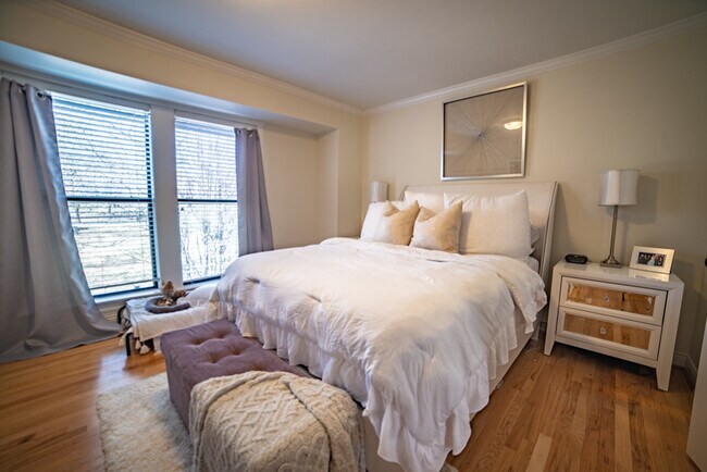 Building Photo - 4000 Oak St