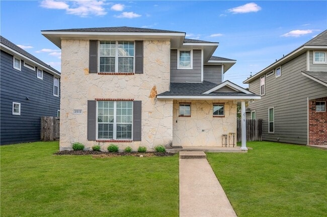 Building Photo - 2919 McLaren Dr