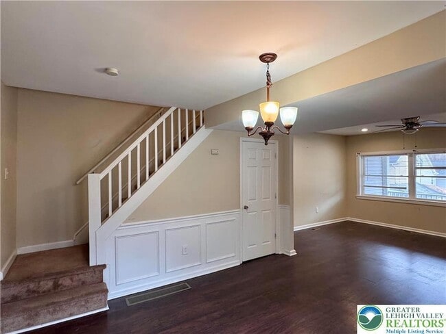 Building Photo - 207 Spring St