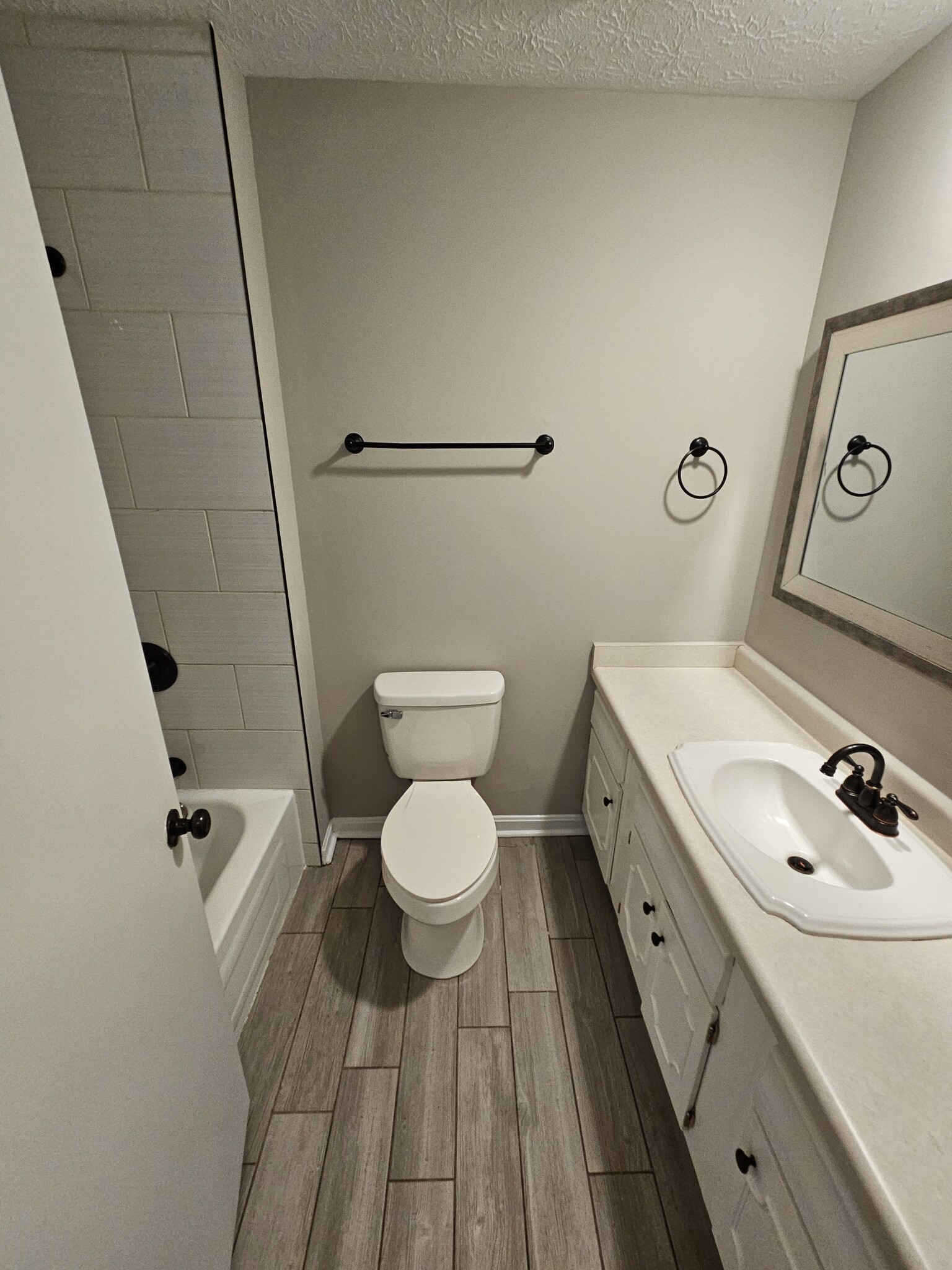 Full Bath - 9323 Willowwood Way