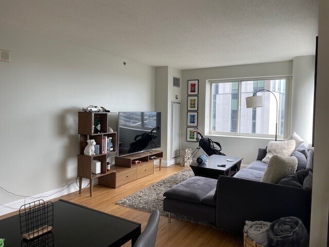 Building Photo - 10 Museum Way