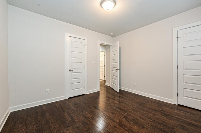 Building Photo - 215 S Gardner Ave