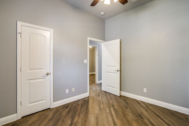 Building Photo - Beautiful 4 Bed, 2 Bath in Pristine Willow...
