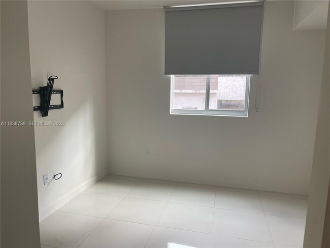 Building Photo - 7661 NW 107th Ave