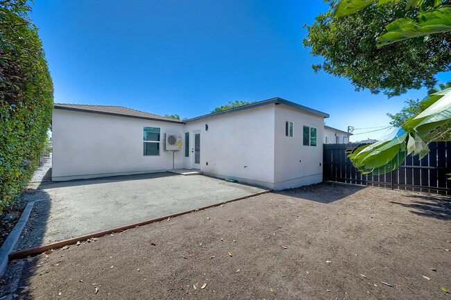 Building Photo - 199 Twin Oaks Cir