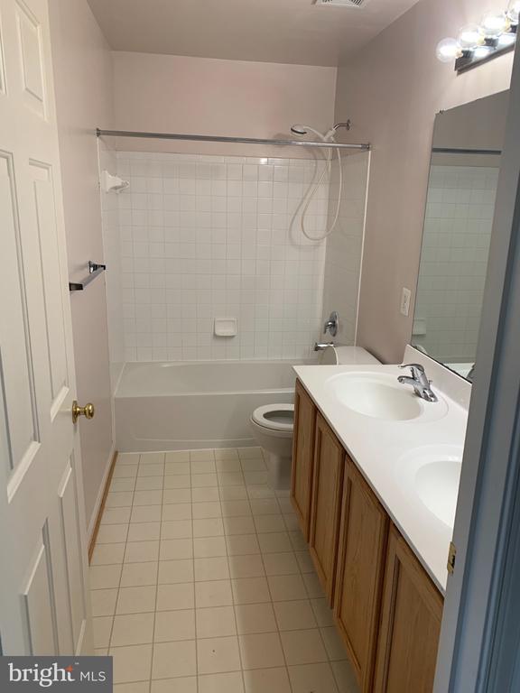 Building Photo - 43395 Allisons Ridge Terrace