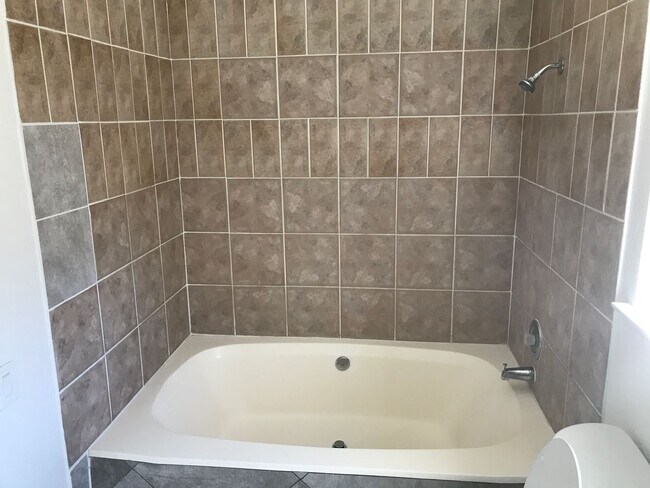 Building Photo - 2 Story, 5 Bedrooms, 2.5 Bathroom, Pool
