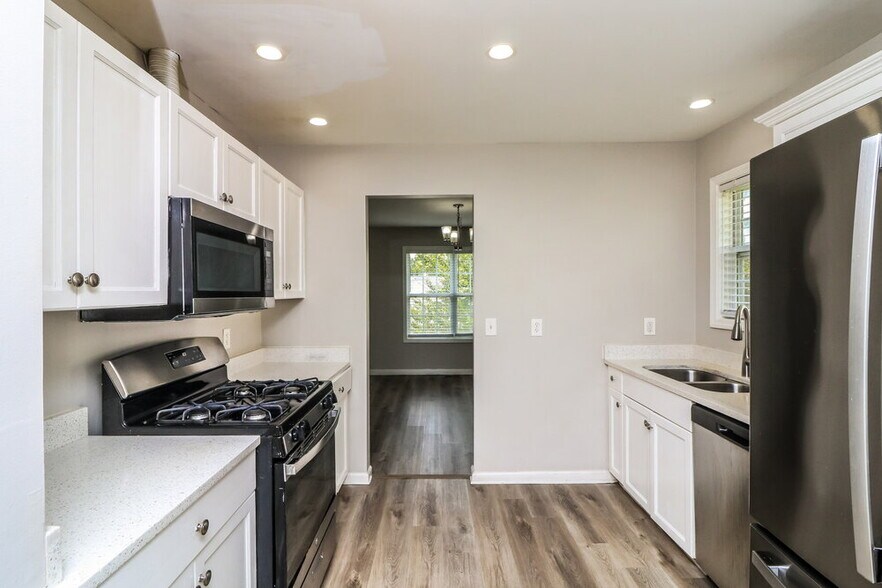 Building Photo - 7817 Cambridge Dr