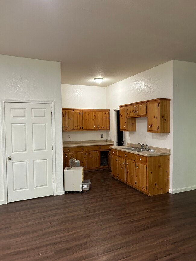 Building Photo - 466 Old Camptown Dr