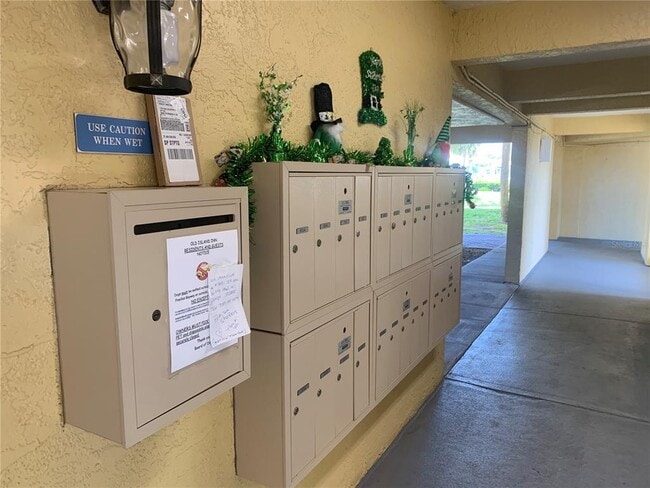 Building Photo - 1125 Pinellas Bayway S