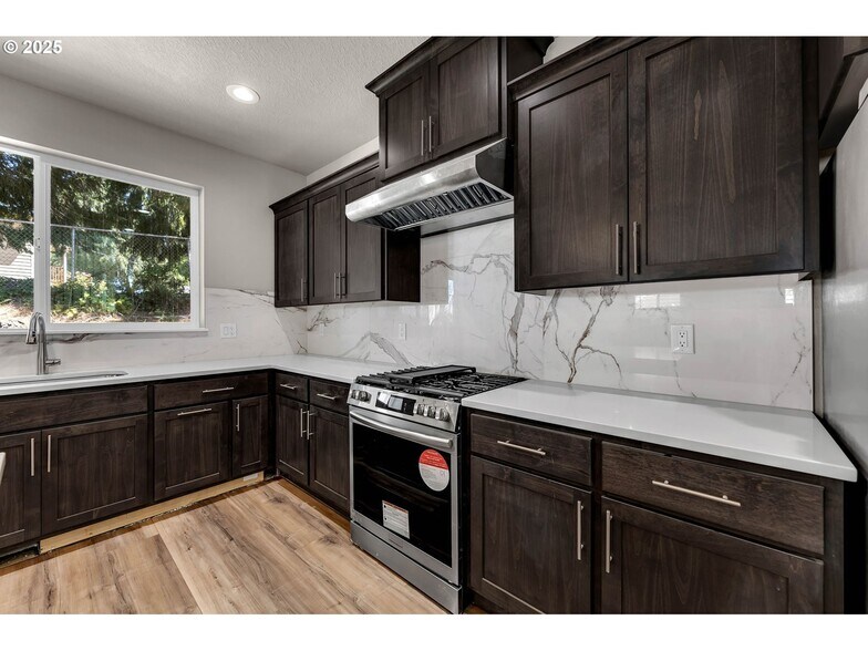 Building Photo - 6107 NE 45th Ct