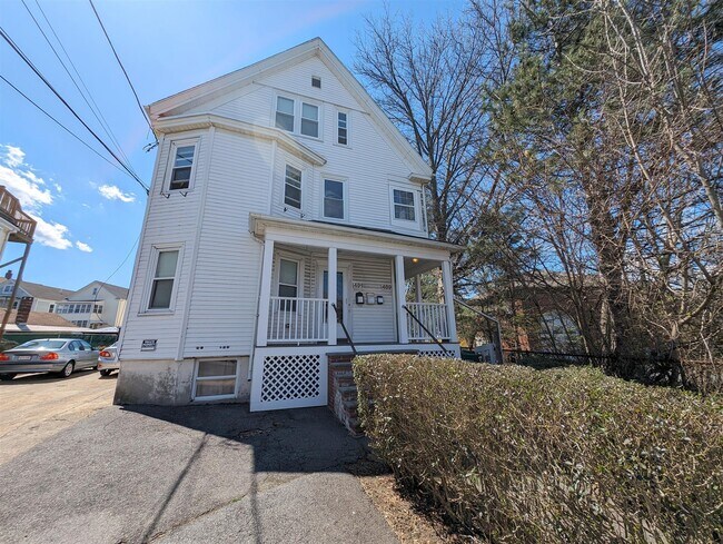 Building Photo - 489 Main St