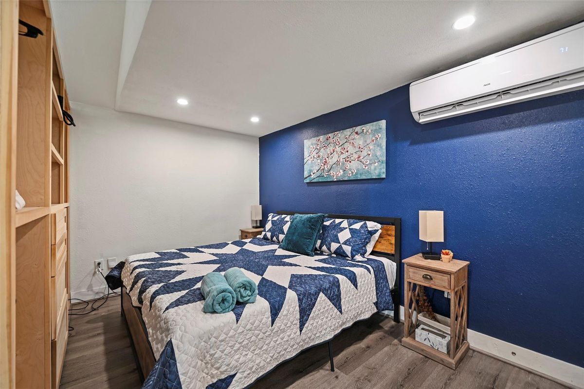 Building Photo - 2010 Caplin St