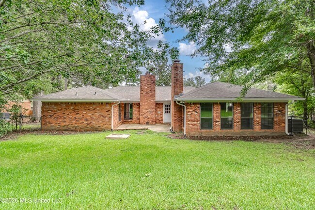 Building Photo - 9 Treeway Dr