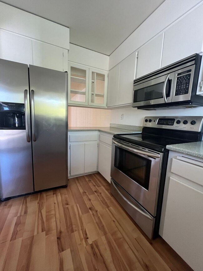 Building Photo - Serene two bedroom condo near Oak Knoll Golf Course | Available Now